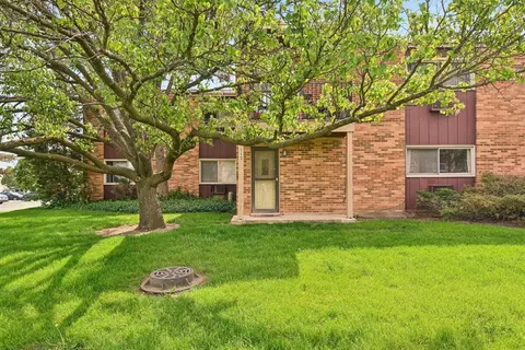1320 B Lore Ln #113, Lombard, IL 60148