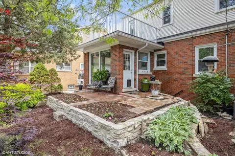 Exterior - 496 Longcommon Rd, Riverside, IL 60546 photo 5 of 8
