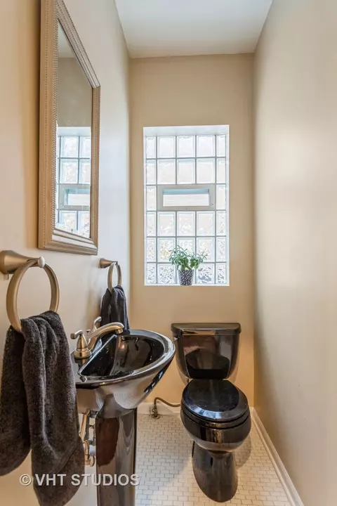Bath - 496 Longcommon Rd, Riverside, IL 60546 photo 1 of 2