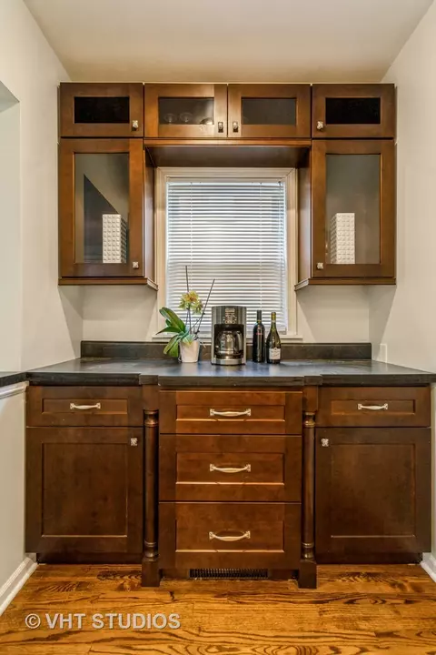 Kitchen - 496 Longcommon Rd, Riverside, IL 60546 photo 3 of 3