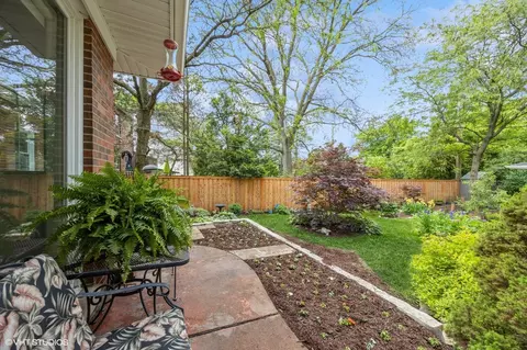 Exterior - 496 Longcommon Rd, Riverside, IL 60546 photo 6 of 8