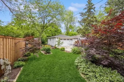 Exterior - 496 Longcommon Rd, Riverside, IL 60546 photo 7 of 8