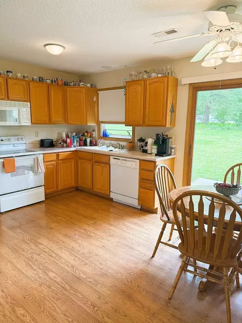 1004 N Hill Dr, Dixon, IL 61021 photo 6