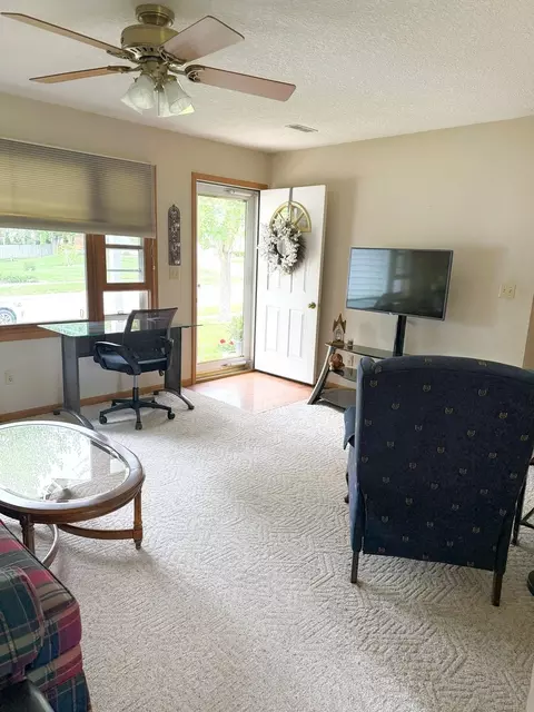 1004 N Hill Dr, Dixon, IL 61021 photo 2