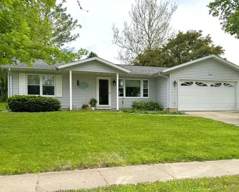 1004 N Hill Dr, Dixon, IL 61021