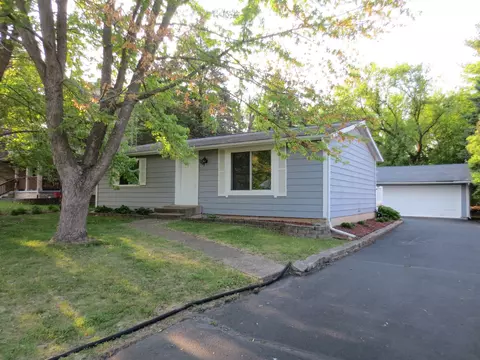 122 Liverpool Dr, Poplar Grove, IL 61065