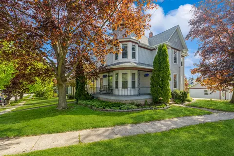 431 Vine St, Woodstock, IL 60098