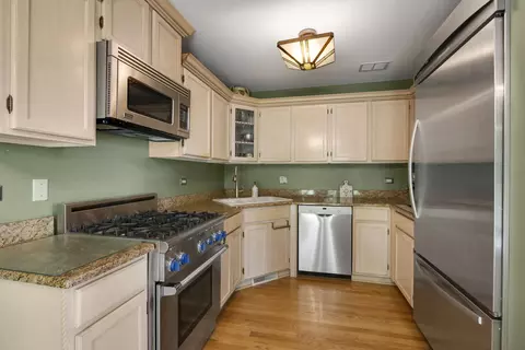 Kitchen - 920 Willow St, Itasca, IL 60143 photo 1 of 3