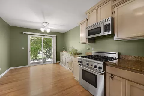 Kitchen - 920 Willow St, Itasca, IL 60143 photo 2 of 3