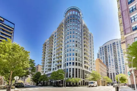 421 W Huron St #504, Chicago, IL 60654