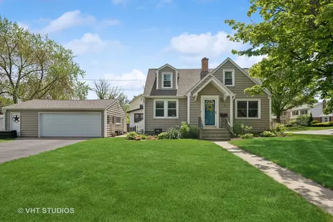 415 W Willow St, Arlington Heights, IL 60004