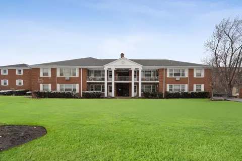 2000 Parkside Dr #B2, Park Ridge, IL 60068