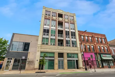 1927 N Milwaukee Ave #202, Chicago, IL 60647