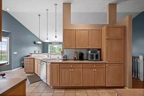 Kitchen - 421 Sunset Dr, Colfax, IL 61728 photo 4 of 6