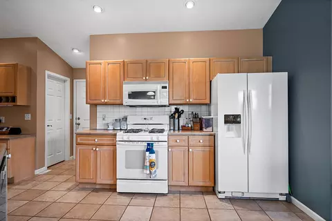 Kitchen - 421 Sunset Dr, Colfax, IL 61728 photo 3 of 6