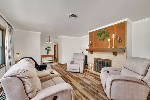 Living - 50 Stacy Ave, Streator, IL 61364 photo 1 of 3