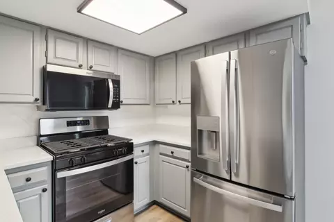 Kitchen - 4 Dan Ireland Dr, Plainfield, IL 60544 photo 2 of 2