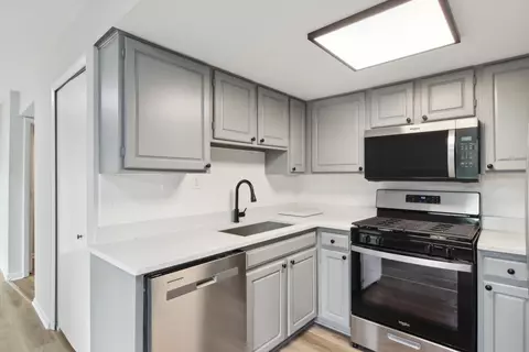 Kitchen - 4 Dan Ireland Dr, Plainfield, IL 60544 photo 1 of 2