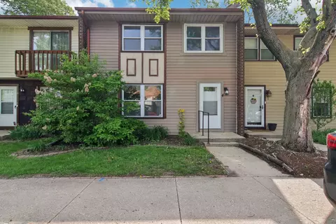 4 Dan Ireland Dr, Plainfield, IL 60544