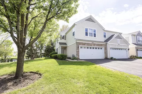 1953 Cobblestone Dr, Carpentersville, IL 60110