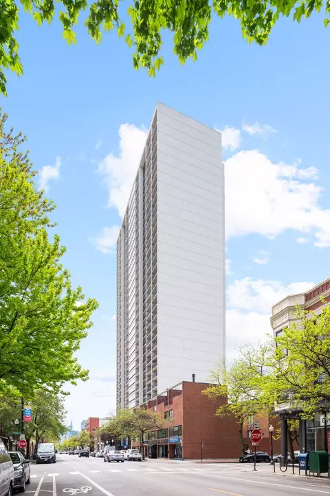 1636 N Wells St #2410, Chicago, IL 60614