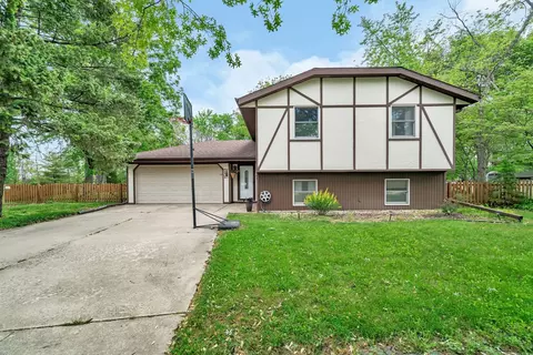 2431 Parklake Dr, Morris, IL 60450