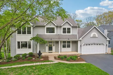 722 Hackberry Ct, Bartlett, IL 60103