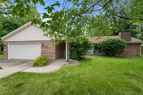 911 S Hamilton St, Monticello, IL 61856