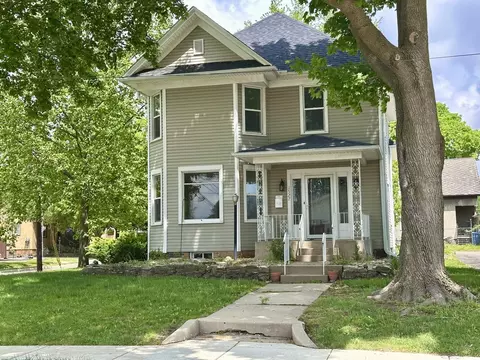 1527 7th St, Peru, IL 61354 photo 2