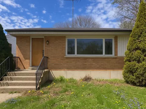 112 Burton Ave, Waukegan, IL 60085
