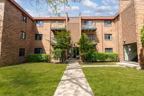 1787 W Algonquin Rd #1B, Mount Prospect, IL 60056