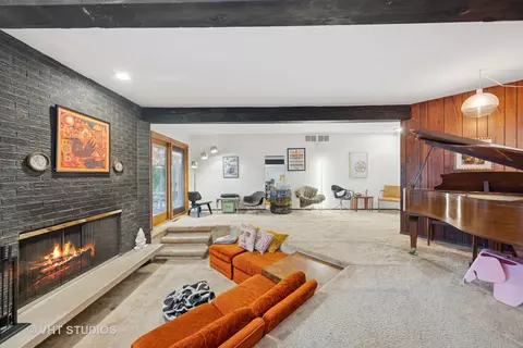 Living - s070 River Lane, Winfield, IL 60190 photo 3 of 7