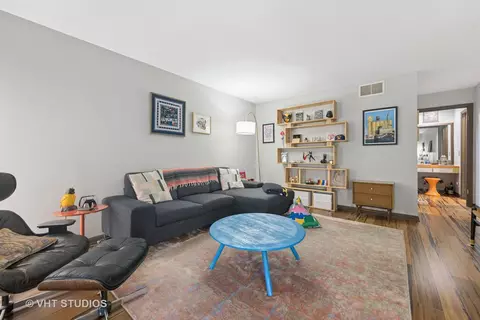 Living - s070 River Lane, Winfield, IL 60190 photo 6 of 7
