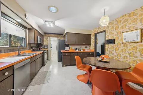 Kitchen - s070 River Lane, Winfield, IL 60190 photo 5 of 6
