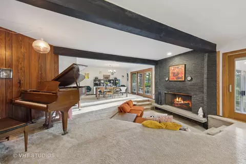 Living - s070 River Lane, Winfield, IL 60190 photo 4 of 7