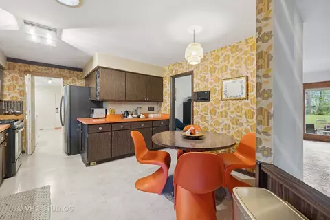Kitchen - s070 River Lane, Winfield, IL 60190 photo 3 of 6