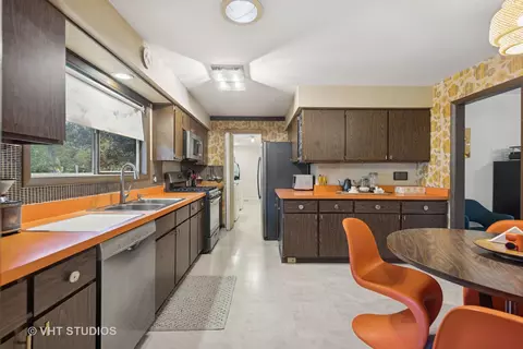 Kitchen - s070 River Lane, Winfield, IL 60190 photo 6 of 6