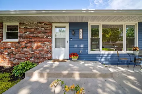 1211 Gettysburg Dr, Bloomington, IL 61704 photo 2