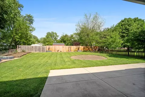 1211 Gettysburg Dr, Bloomington, IL 61704 photo 3
