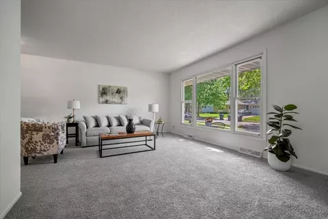 1211 Gettysburg Dr, Bloomington, IL 61704 photo 6