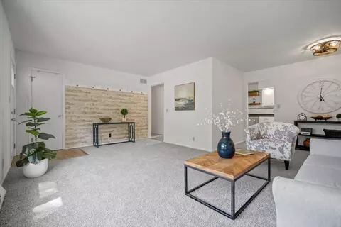 1211 Gettysburg Dr, Bloomington, IL 61704 photo 4