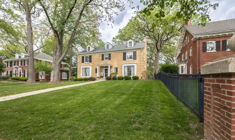 1013 Douglas Ave, Elgin, IL 60120 photo 2