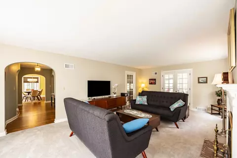 1013 Douglas Ave, Elgin, IL 60120 photo 7