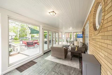 1013 Douglas Ave, Elgin, IL 60120 photo 37
