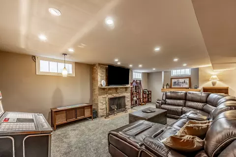 1013 Douglas Ave, Elgin, IL 60120 photo 32