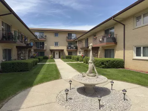 6136 S Kensington Ave #E, Countryside, IL 60525