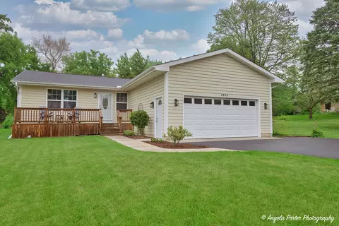 2505 S Harriet Ln, Holiday Hills, IL 60051