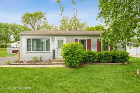 42 Sweetbriar Ct, South Elgin, IL 60177