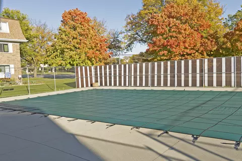 Exterior - 4174 Cove Ln #E, Glenview, IL 60025 photo 3 of 3