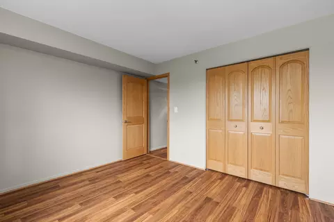 Bedroom - 4174 Cove Ln #E, Glenview, IL 60025 photo 4 of 4